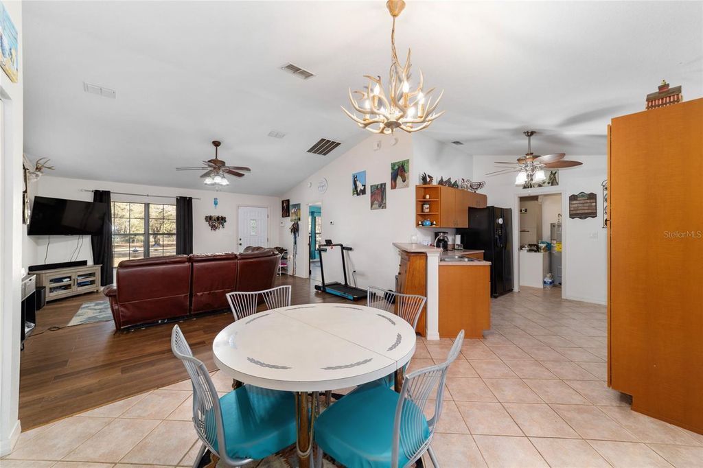 Image 21 of property listing at 1572 N HIGHWAY 314A, Silver Springs, FL 34488