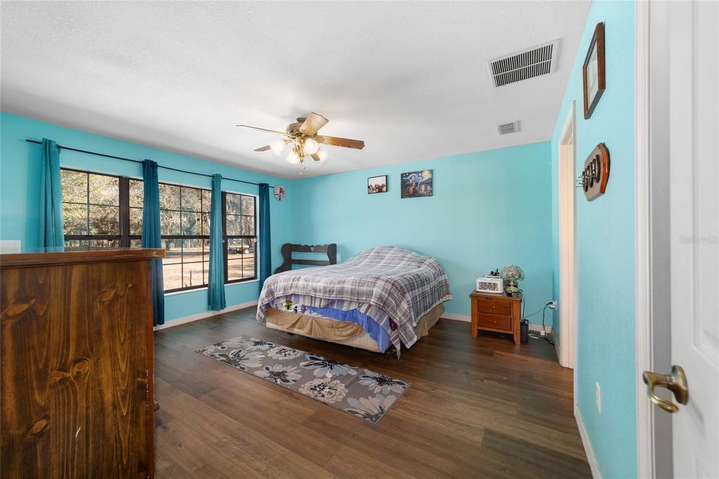 Image 24 of property listing at 1572 N HIGHWAY 314A, Silver Springs, FL 34488