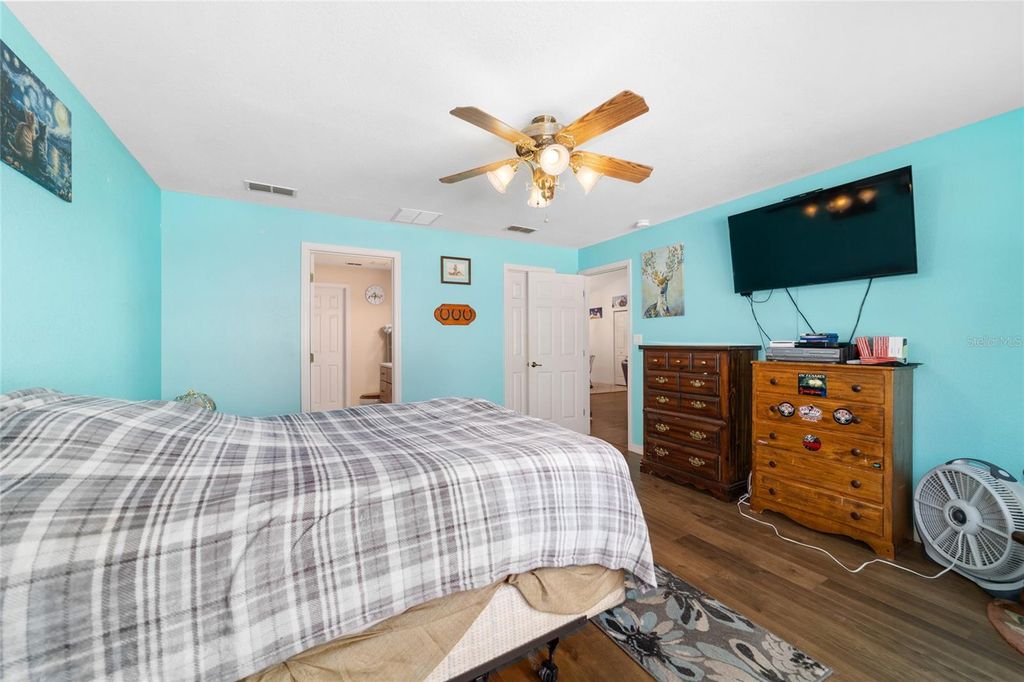 Image 26 of property listing at 1572 N HIGHWAY 314A, Silver Springs, FL 34488