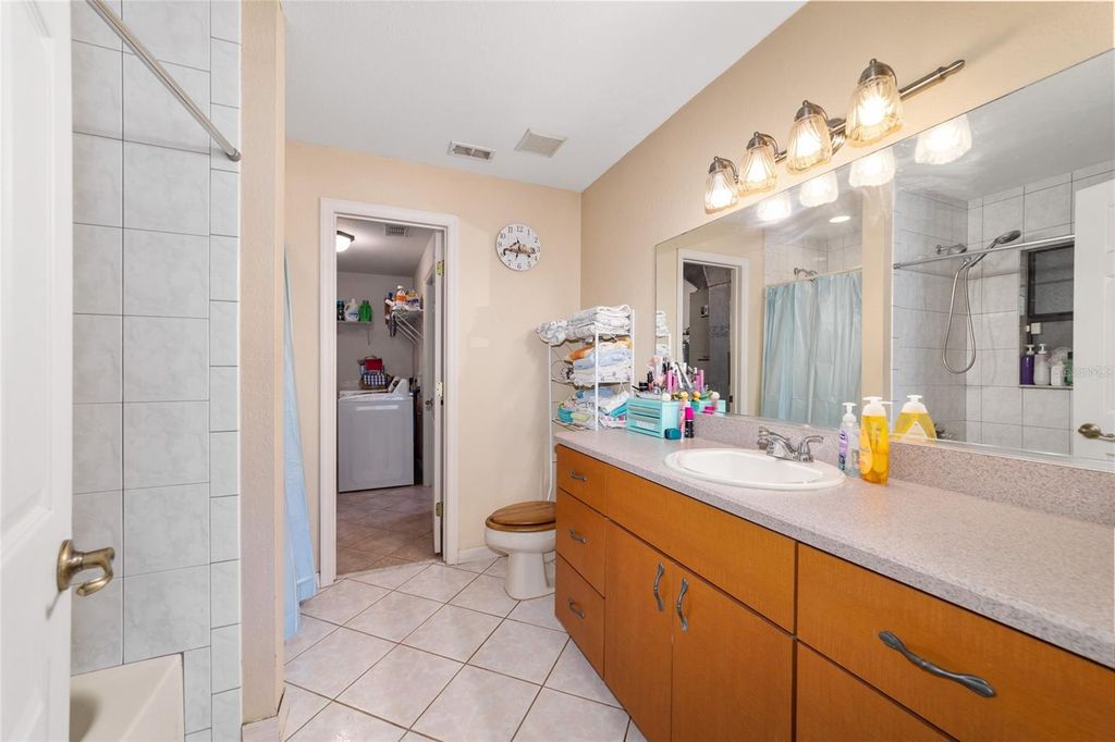 Image 29 of property listing at 1572 N HIGHWAY 314A, Silver Springs, FL 34488