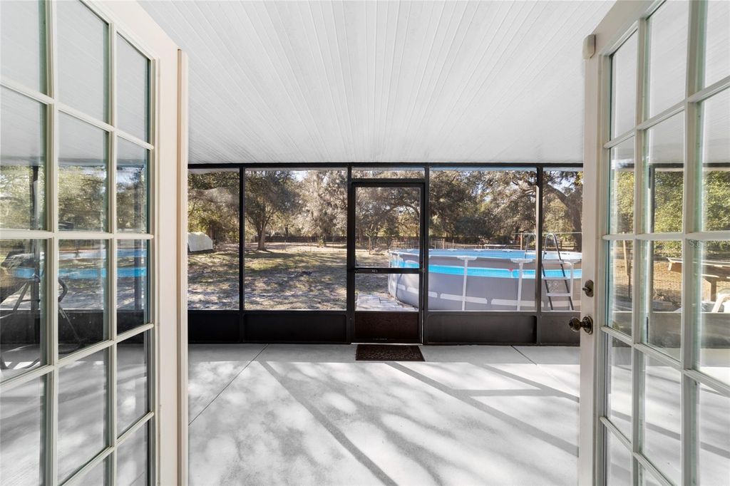 Image 38 of property listing at 1572 N HIGHWAY 314A, Silver Springs, FL 34488