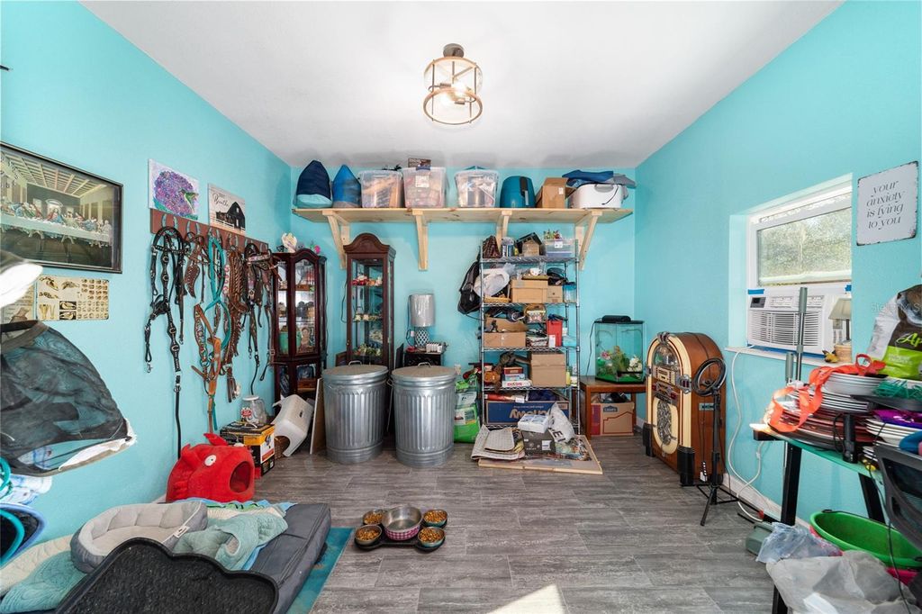 Image 43 of property listing at 1572 N HIGHWAY 314A, Silver Springs, FL 34488