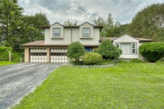 53 Twin Circle Drive, Gates, NY 14624