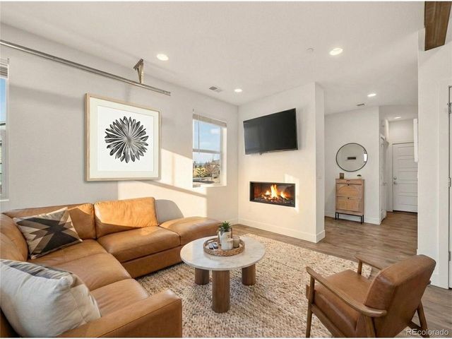 19518 E Sunset Cir, Centennial, CO 80015