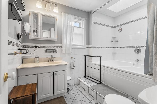140 Lynnfield St, Lynn, MA 01904