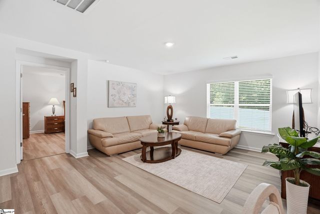 302 Roocroft Court, Fountain Inn, SC 29644