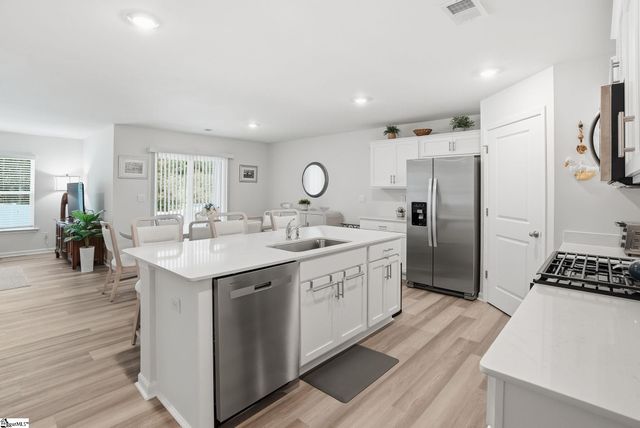 302 Roocroft Court, Fountain Inn, SC 29644