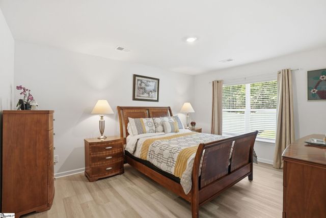 302 Roocroft Court, Fountain Inn, SC 29644