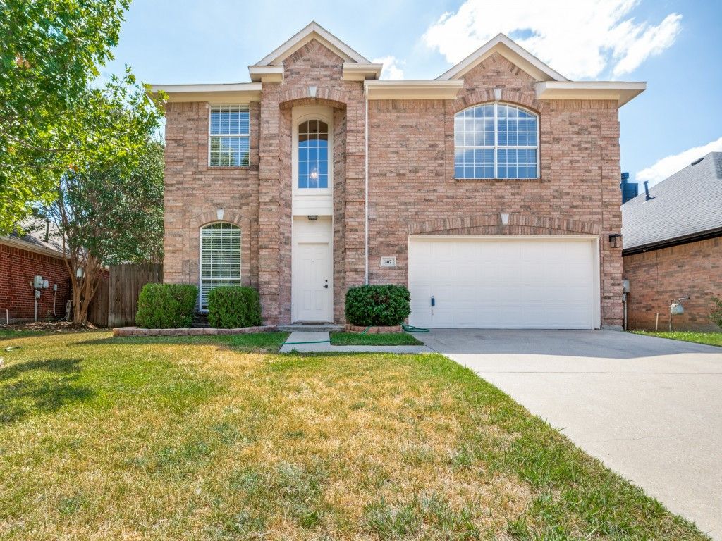 307 Mary Pat Drive, Grand Prairie, TX 75052 — exterior