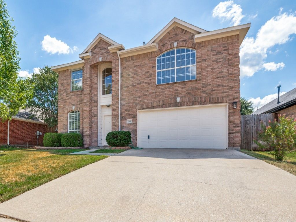307 Mary Pat Drive, Grand Prairie, TX 75052 — photo 2