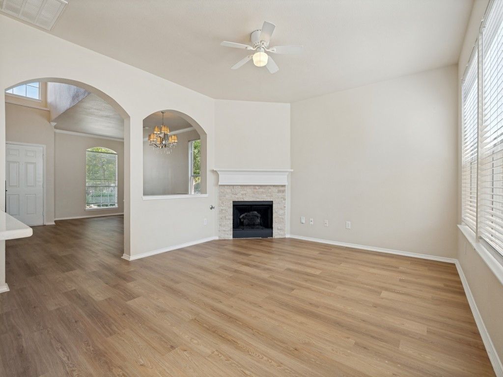 307 Mary Pat Drive, Grand Prairie, TX 75052 — photo 4
