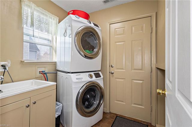 2492 Seven Kings RD, Virginia Beach, VA 23456