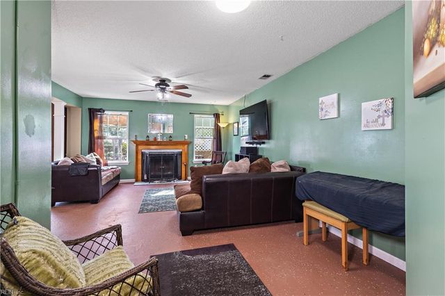 2492 Seven Kings RD, Virginia Beach, VA 23456