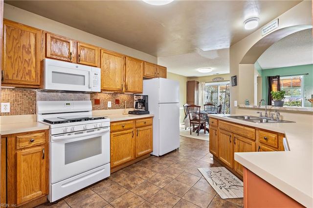 2492 Seven Kings RD, Virginia Beach, VA 23456