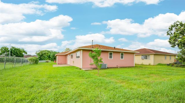 1602 N Avenue N, Freeport, TX 77541