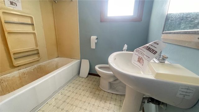 880 Wheatland Rd, Shenango Twp, PA 16159