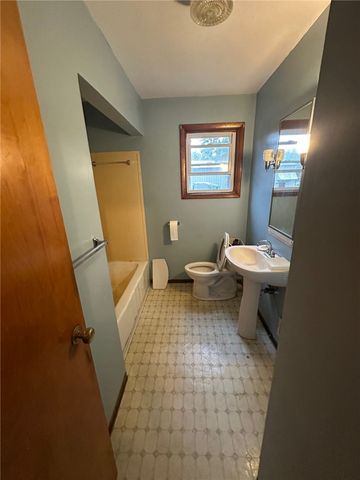 880 Wheatland Rd, Shenango Twp, PA 16159