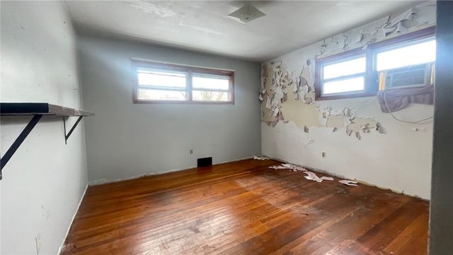 880 Wheatland Rd, Shenango Twp, PA 16159