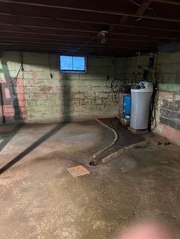 880 Wheatland Rd, Shenango Twp, PA 16159