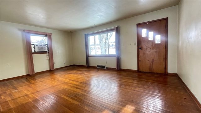 880 Wheatland Rd, Shenango Twp, PA 16159