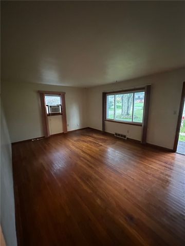 880 Wheatland Rd, Shenango Twp, PA 16159