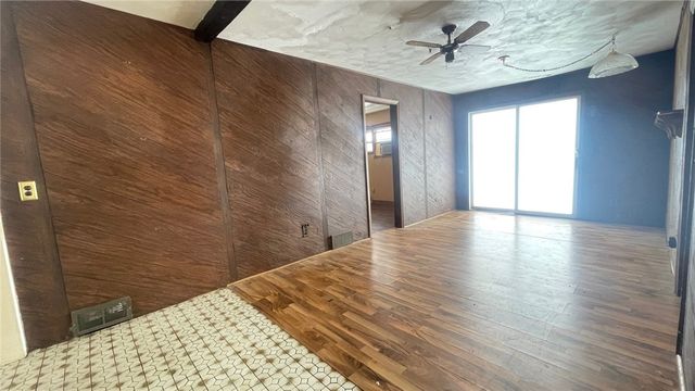 880 Wheatland Rd, Shenango Twp, PA 16159