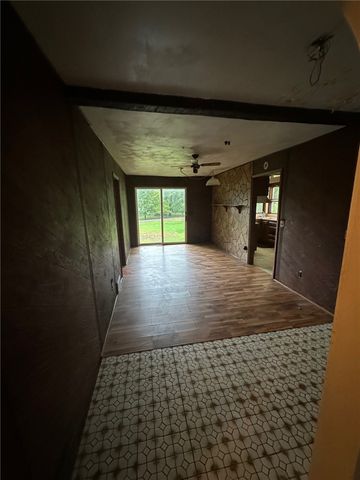 880 Wheatland Rd, Shenango Twp, PA 16159