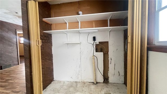 880 Wheatland Rd, Shenango Twp, PA 16159