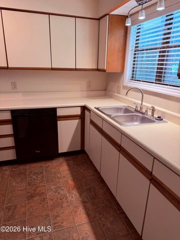 812 Hidden Branches Close, Winterville, NC 28590