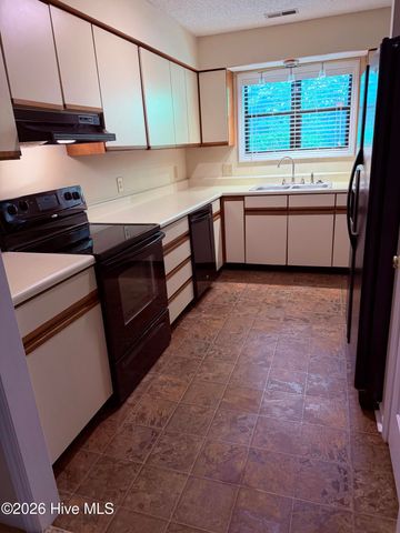 812 Hidden Branches Close, Winterville, NC 28590