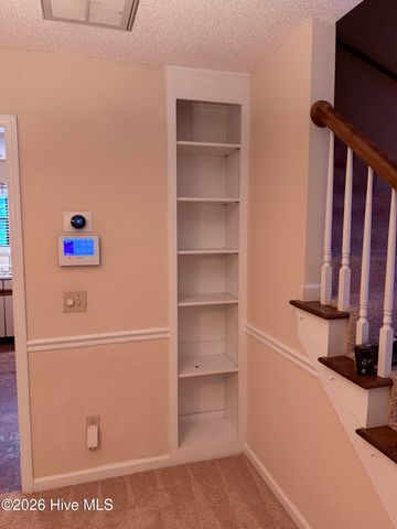 812 Hidden Branches Close, Winterville, NC 28590