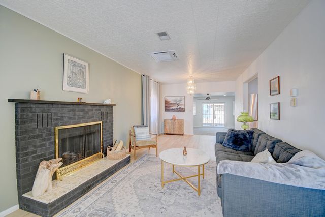 1401 Valle Alto Court NW, Albuquerque, NM 87107