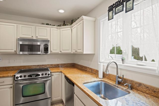5 Izzy Lane, Kittery, ME 03904