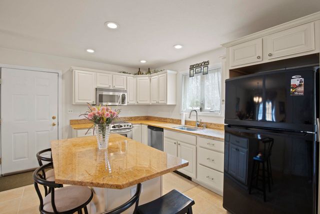 5 Izzy Lane, Kittery, ME 03904