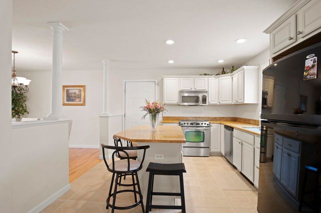 5 Izzy Lane, Kittery, ME 03904