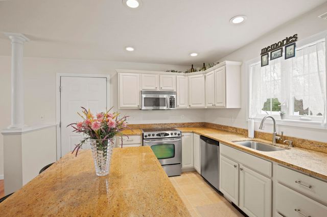 5 Izzy Lane, Kittery, ME 03904