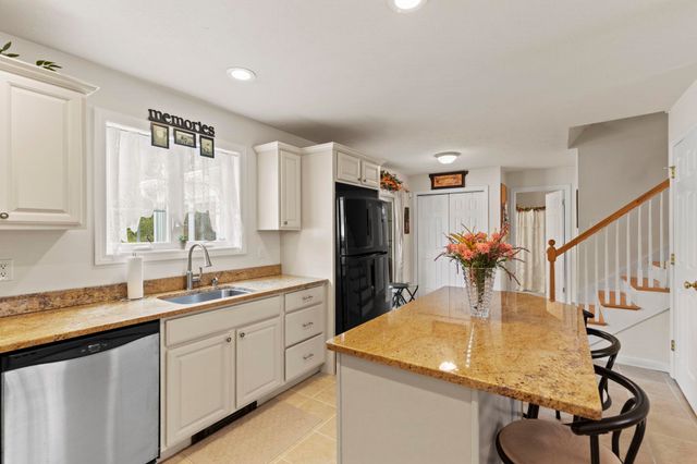 5 Izzy Lane, Kittery, ME 03904