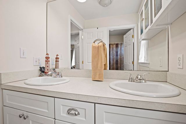 5 Izzy Lane, Kittery, ME 03904