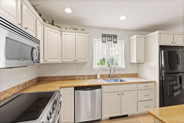 5 Izzy Lane, Kittery, ME 03904