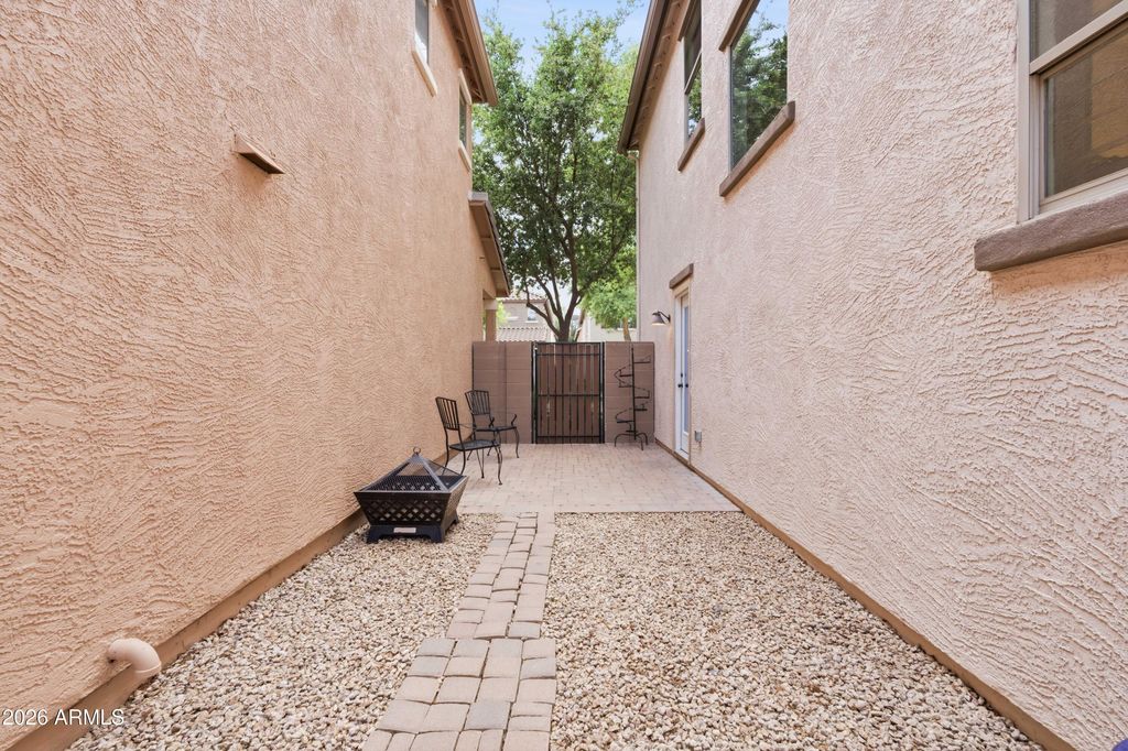 Image 38 of property listing at 3927 S RIM Road, Gilbert, AZ 85297