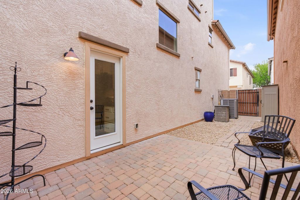Image 6 of property listing at 3927 S RIM Road, Gilbert, AZ 85297