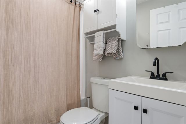 64 Foster St 305, Peabody, MA 01960