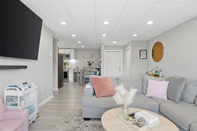 64 Foster St 305, Peabody, MA 01960