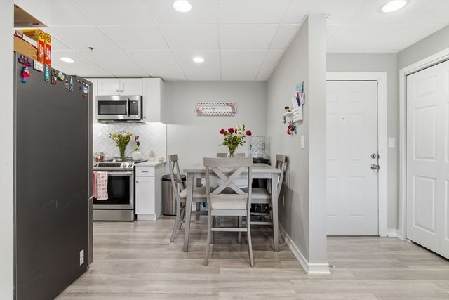64 Foster St 305, Peabody, MA 01960