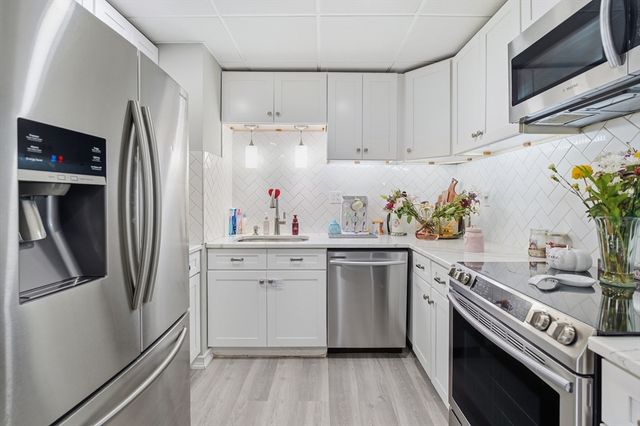 64 Foster St 305, Peabody, MA 01960