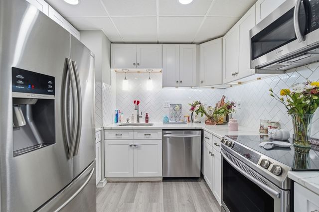 64 Foster St 305, Peabody, MA 01960