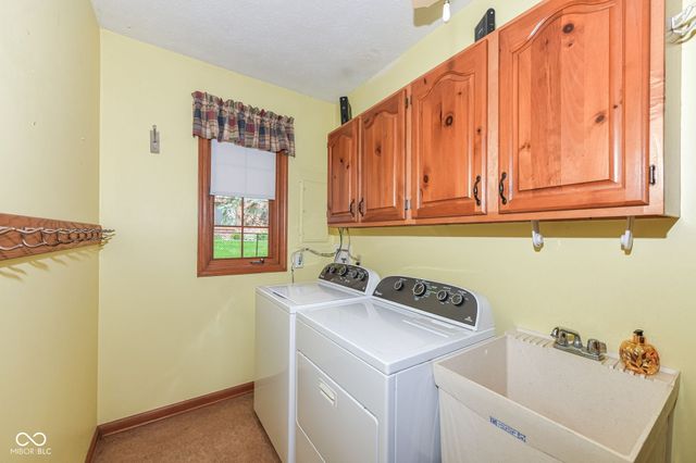 7062 W Christian Drive, New Palestine, IN 46163