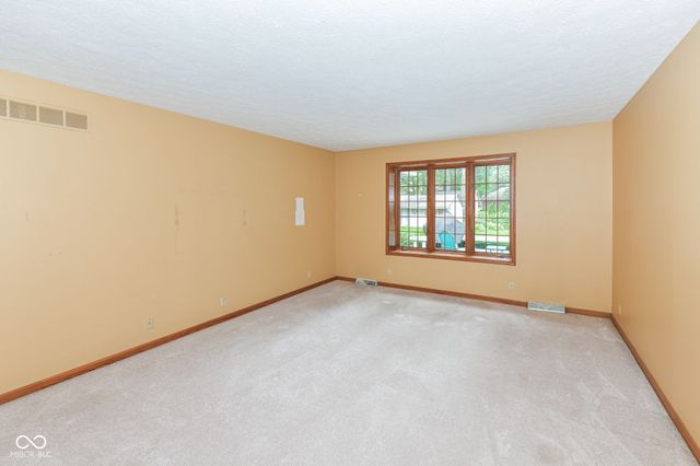 7062 W Christian Drive, New Palestine, IN 46163