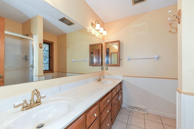7062 W Christian Drive, New Palestine, IN 46163