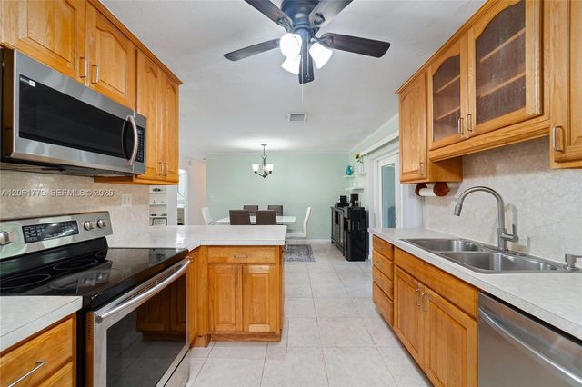 320 NE 59th Court, Oakland Park, FL 33334